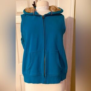 Old Navy sz XL hoodie vest. Blue with faux fur lined hood. Full zip.